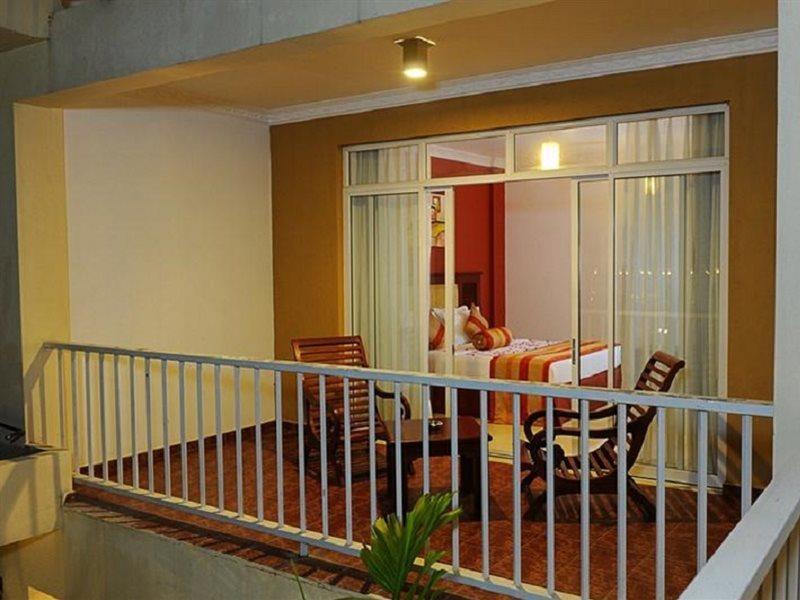 Avenra Gardens Hotel Negombo Exterior photo