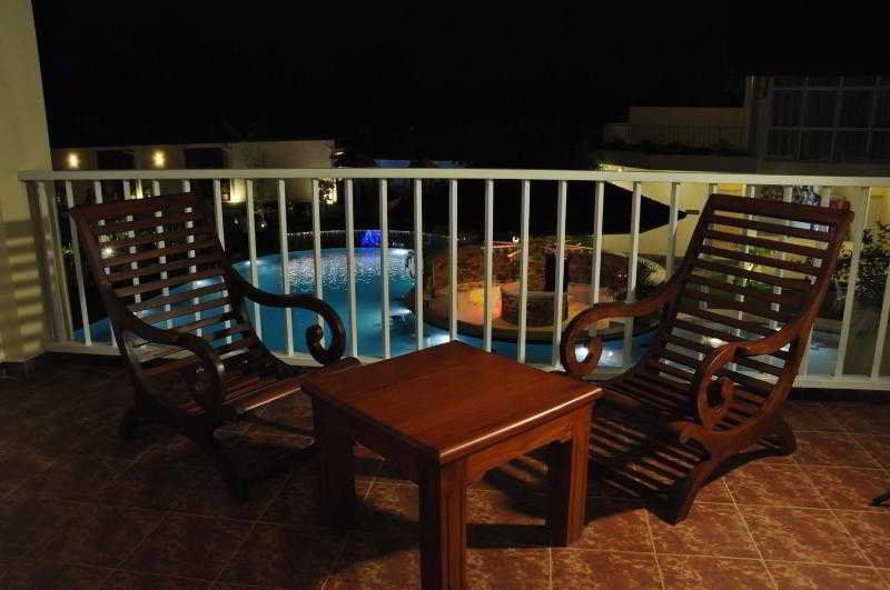 Avenra Gardens Hotel Negombo Exterior photo