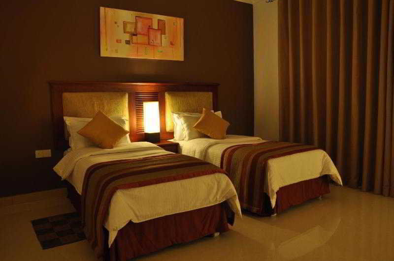 Avenra Gardens Hotel Negombo Exterior photo