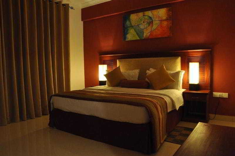 Avenra Gardens Hotel Negombo Exterior photo