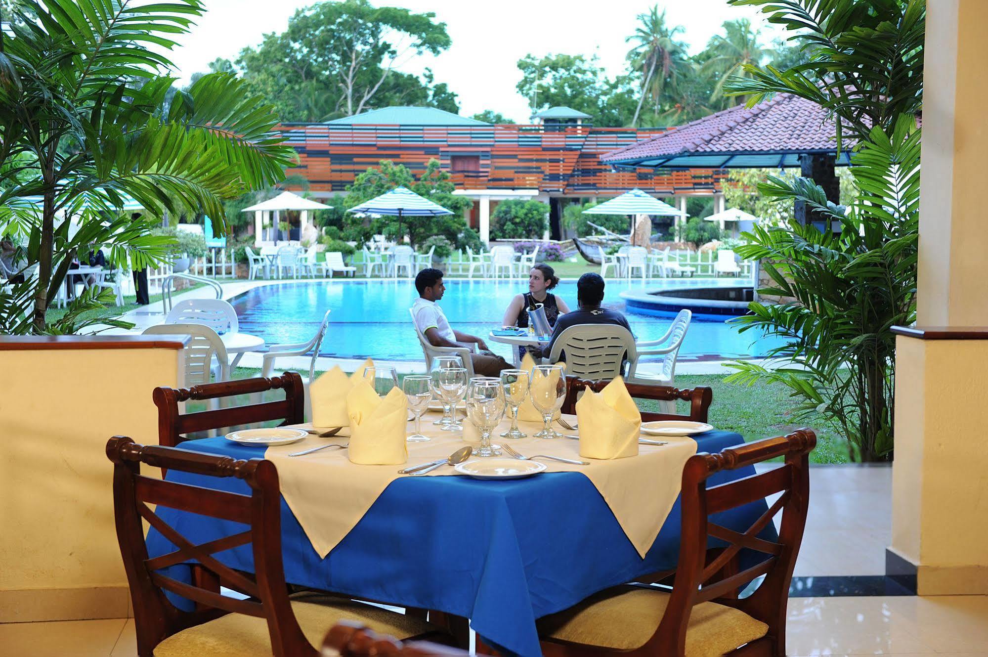 Avenra Gardens Hotel Negombo Exterior photo